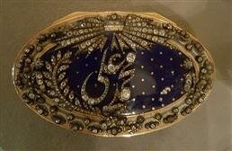  كنوز متحف المجوهرات الملكية في معرض صور بمكتبة الإسكندرية